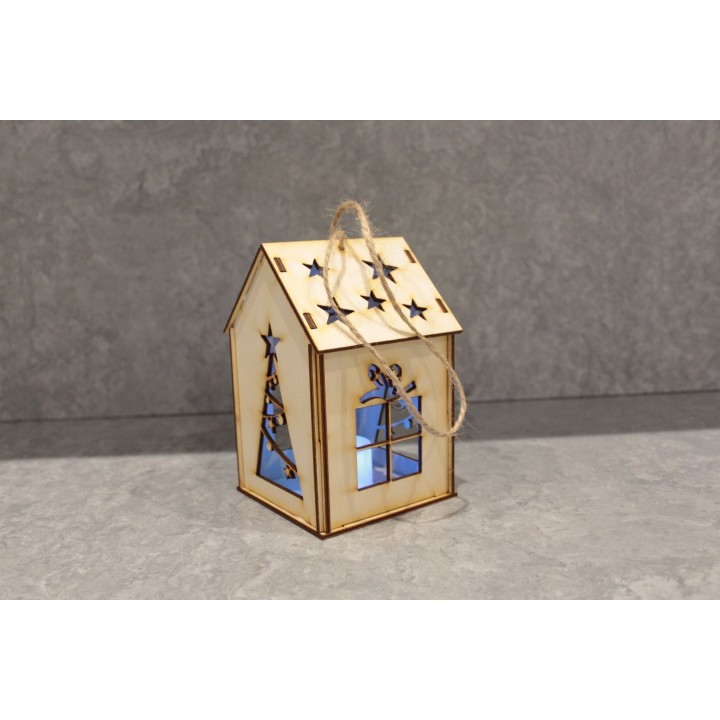 Drewniany domek świąteczny – ozdoba bożonarodzeniowa